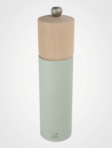 Bei Kauf erhalten Sie eine Peugeot Salzmühle Boreal 21cm in Salbeigrün